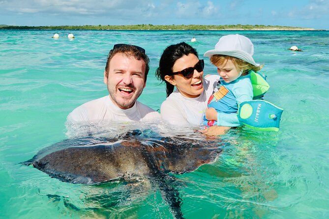 3-Hours Eye-Opening Stingray City Antigua - Transfer R/T included - Meeting the stingrays on Antigua’s shallow sandbank