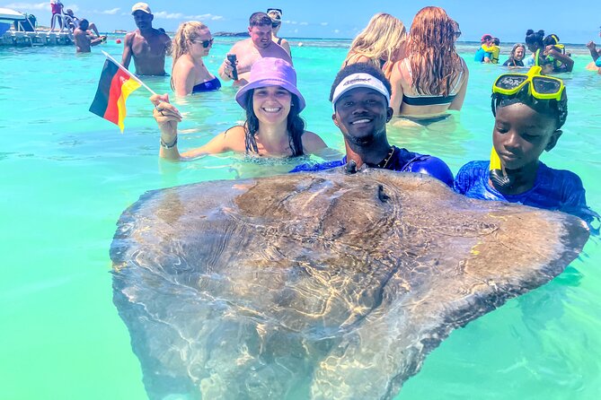 3-Hours Eye-Opening Stingray City Antigua - Transfer R/T included - Who will enjoy this Antigua activity most?