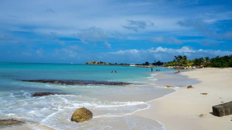 Antigua - Discover and Relax on 2 beaches - What you pay for, and what you still need to budget