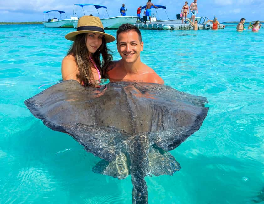Antigua: Stingray City Experience with Round-Trip Transfer - About 70 minutes with the rays