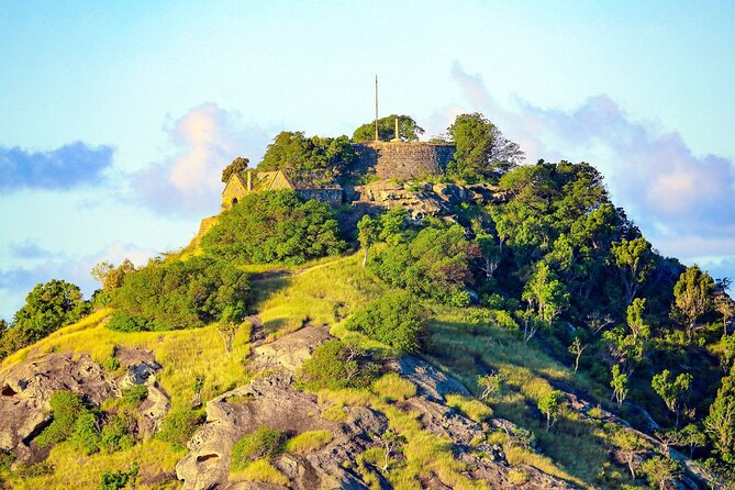 Antigua VIP Tours - Private Platinum Tour - Dow’s Hill explains Antigua in a compact presentation