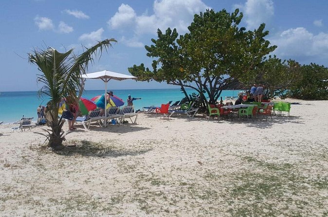 Classic Beach Break - A small bar and unusually low drink prices