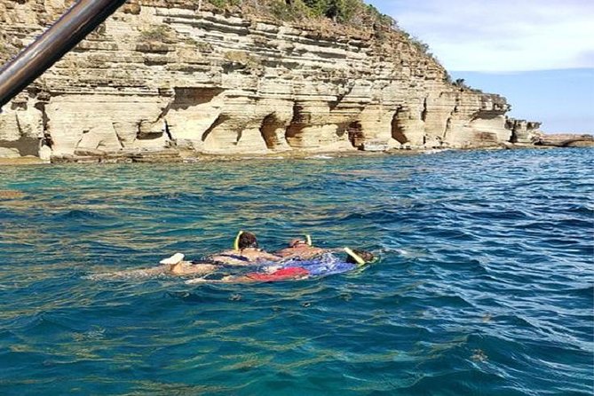 Snorkel and Exclusive Beach Exploration in Antigua - The cruise along Antigua’s western shore