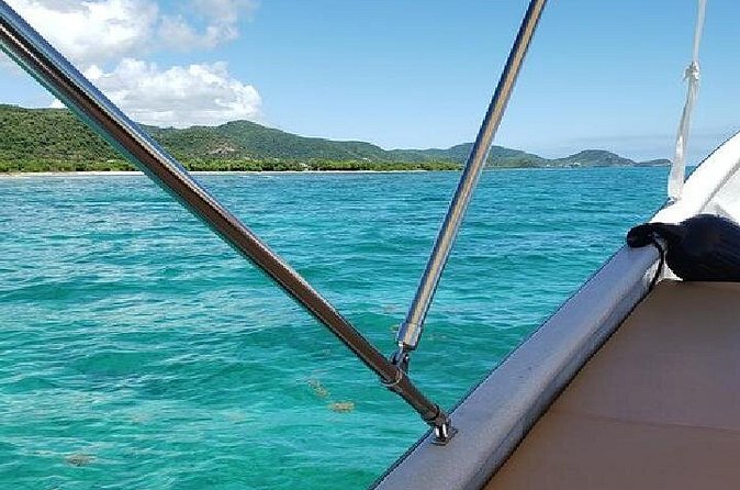 Snorkel and Exclusive Beach Exploration in Antigua - Finding a quiet beach by small boat