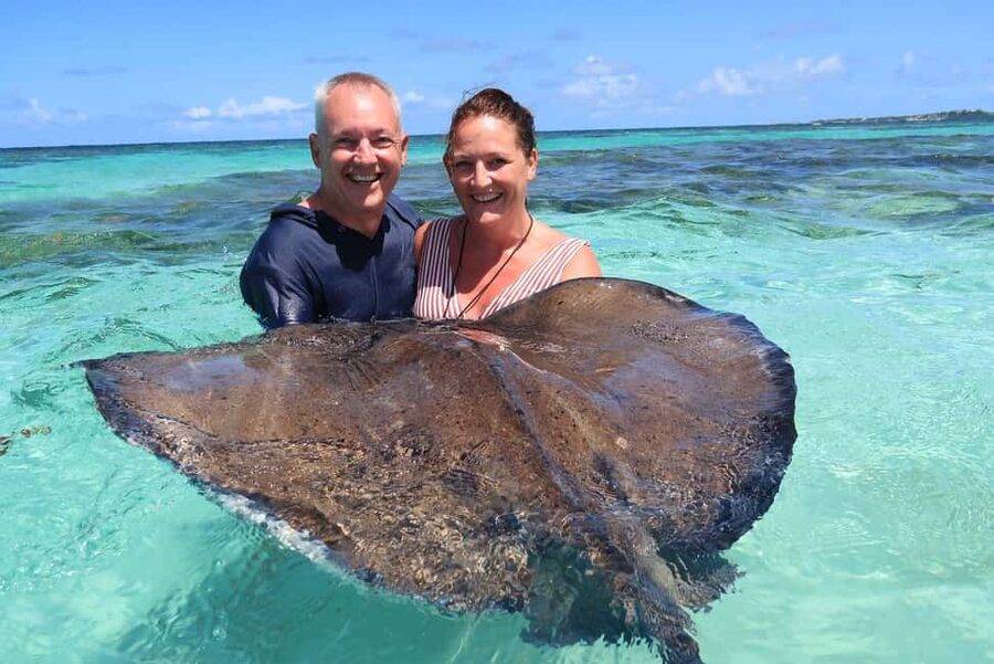 St. John's; Combo Laviscount Island & Swimming with Stingray - The drive through St. John’s and Antigua’s past